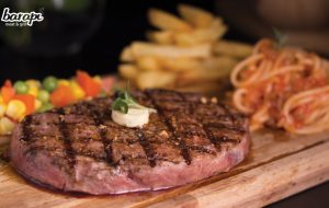 Steak Daging Mengeluarkan Cairan Merah Mirip Darah, Amankah Dikonsumsi?