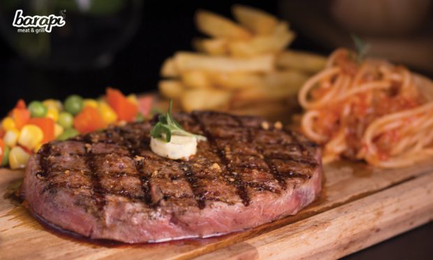 Steak Daging Mengeluarkan Cairan Merah Mirip Darah, Amankah Dikonsumsi?