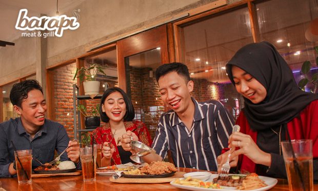 Solusi Mentraktir Teman Menu Premium Meski Sedang Bokek